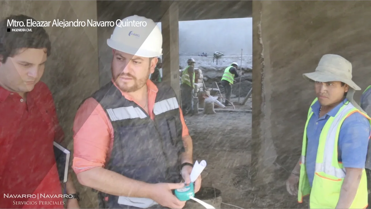 Eleazar Alejandro Navarro Quintero realizando trabajo de ingeniería civil en una construcción